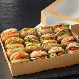 Plateau gourmand de 16 mini sandwiches